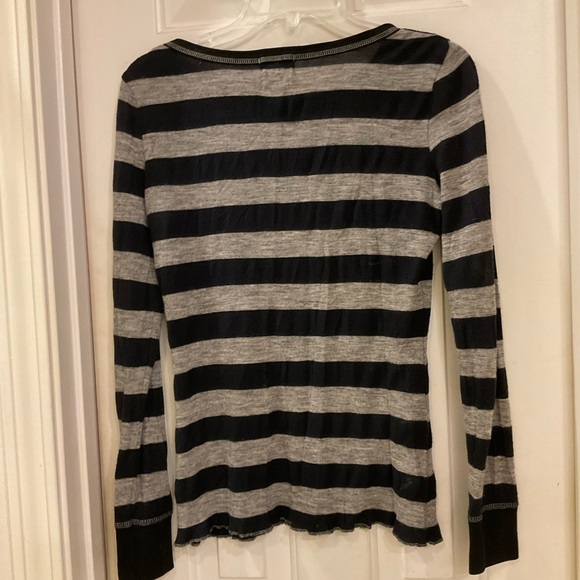 FREE with purchase: Forever 21 Black /Grey Long Sleeve, Crew Neck Top, Sz Med - Picture 5 of 7